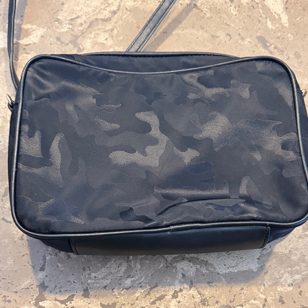 Michael Kors Camouflage Crossbody - Picture 4 of 6